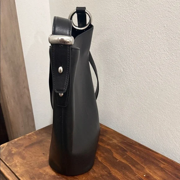 Classic Black Leather Kate Spade Bucket Bag - Sleek Everyday Bag - Picture 5 of 14